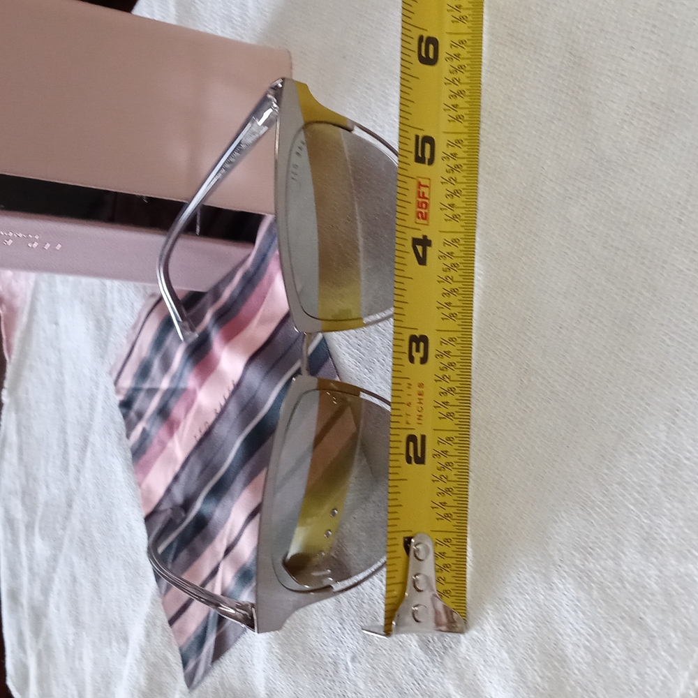 Beautiful T.B. Mirrored Sunglasses & Case - Picture 8 of 16